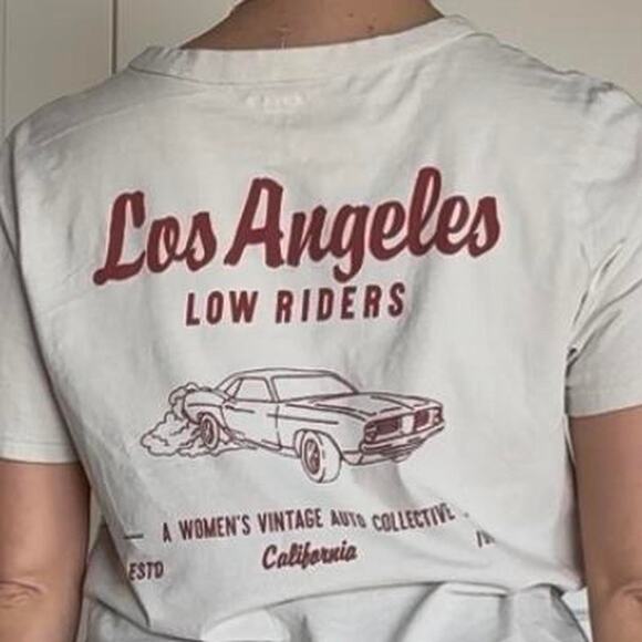 White and burgundy vintage car - Picture 1 of 5
